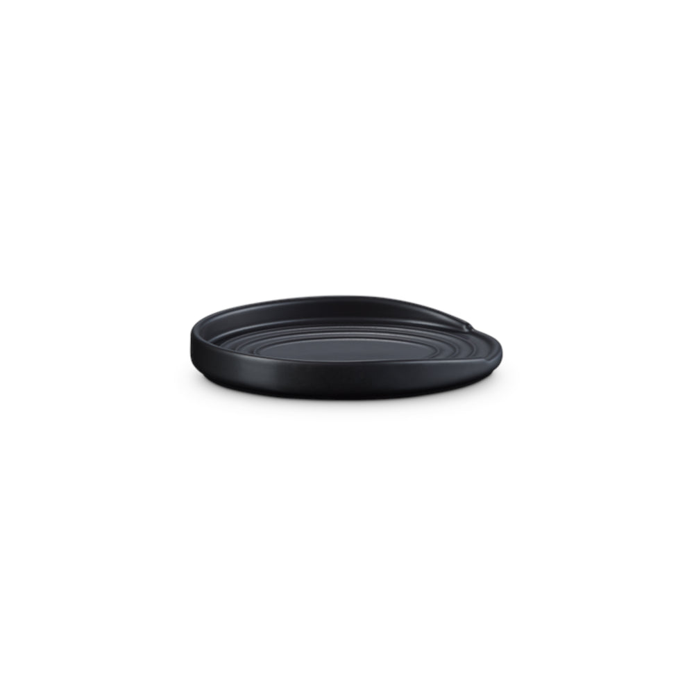 Le Creuset's NEW Oval Spoon Rest is a convenient and helpful worktop piece,  preventing mess and cutting down on time spent clearing up…